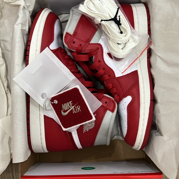 Air Jordan 1 High OG WMNS Newstalgia (Varsity Red) - Picture 5 of 5